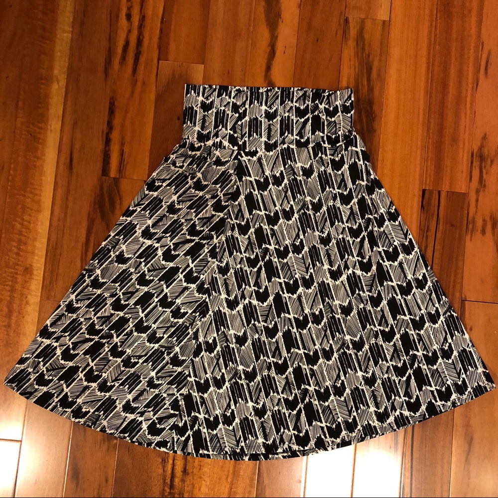 LuLaRoe black and white Azure Size Small